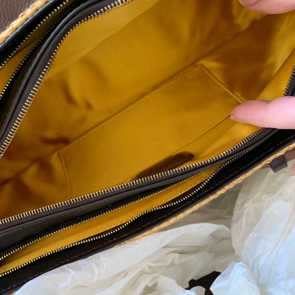 👏host pick 👏 Rare Escada “Exotics” handbag - Picture 11 of 12